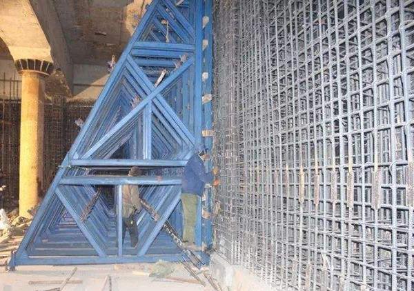 EBS手持噴碼機(jī)在鋼墻架構(gòu)件標(biāo)識(shí)應(yīng)用分享 金屬打碼機(jī)